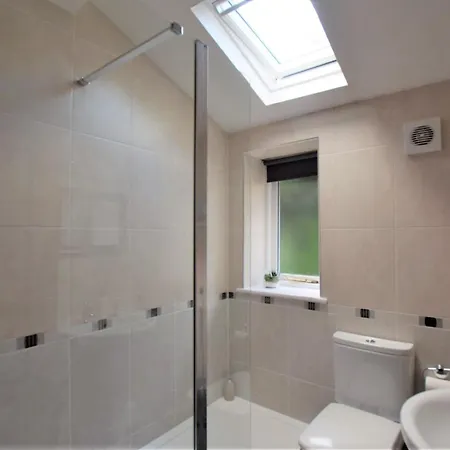 2 Bed In Lcc17